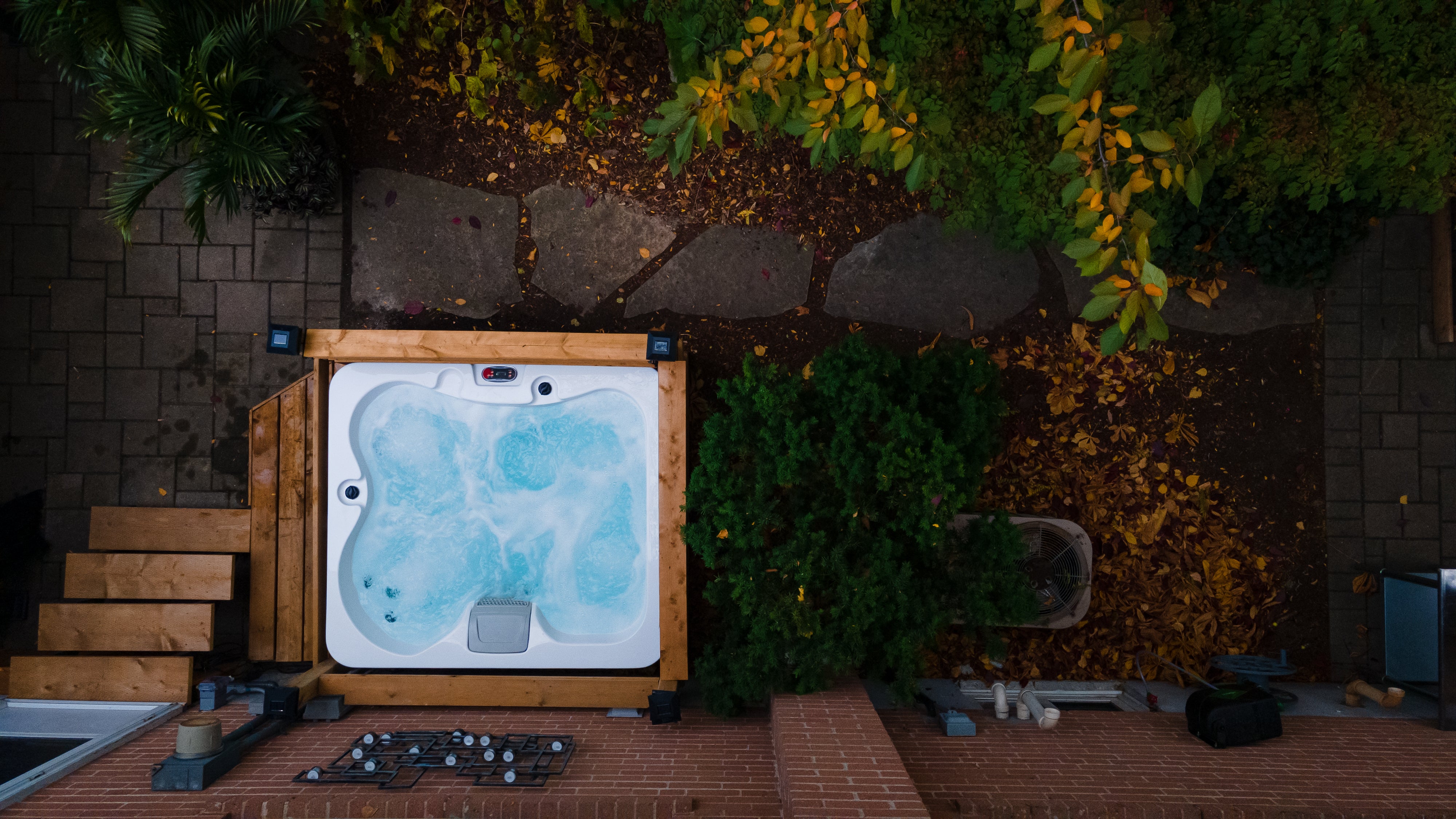 Manitoba 4-Person 15-Jet Portable Hot Tub