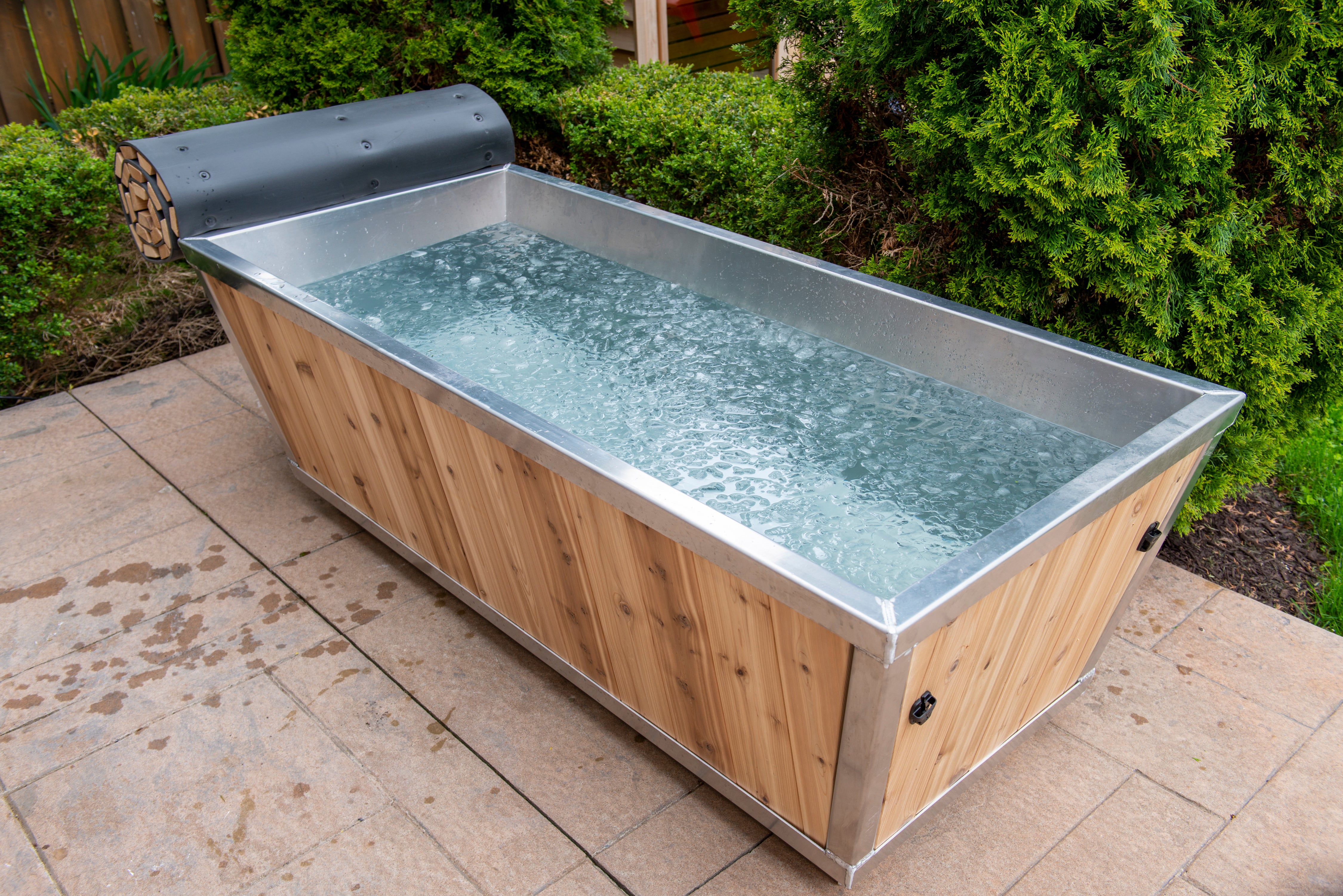 Canadian Timber LeisureCraft The Polar Plunge Tub