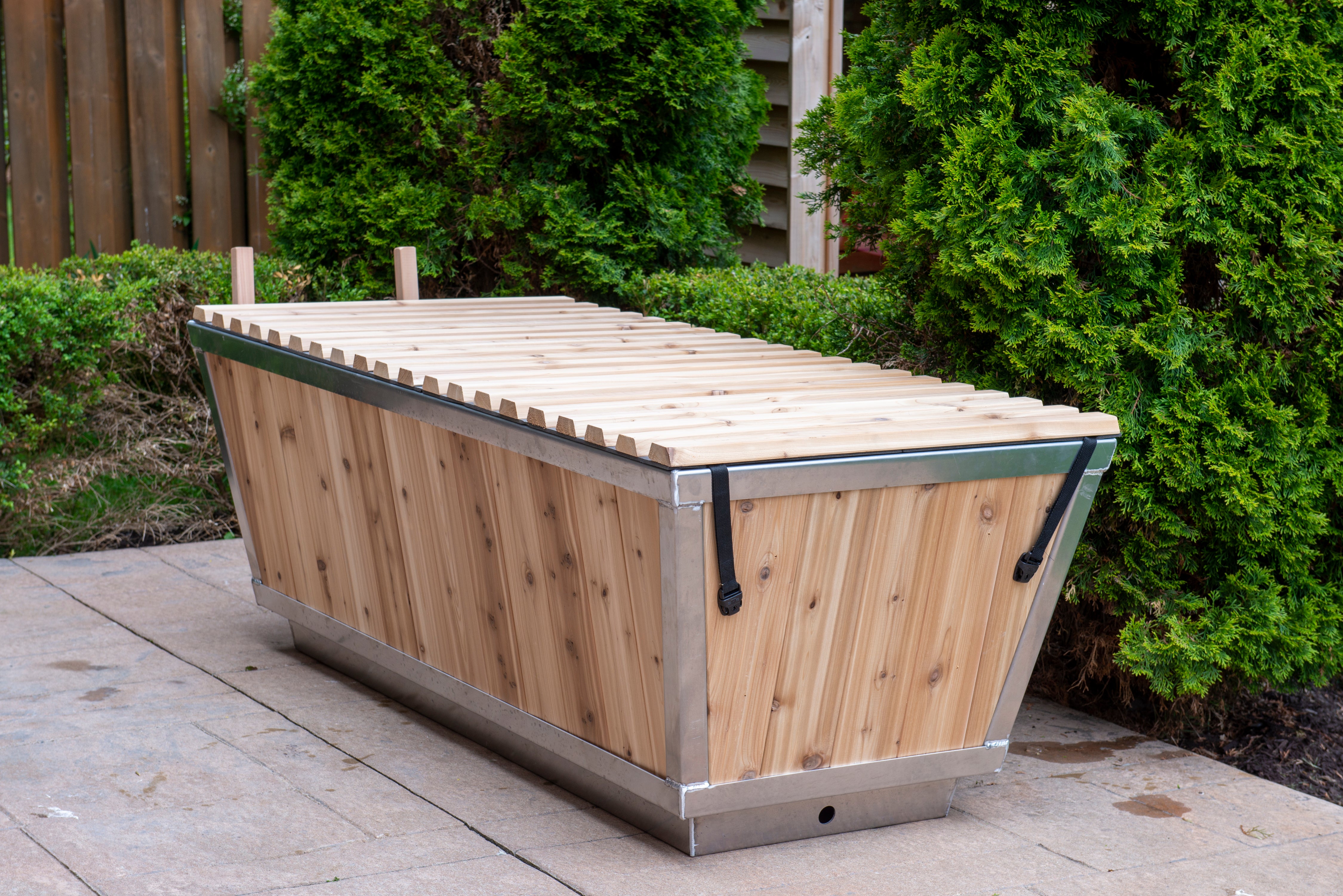Canadian Timber LeisureCraft The Polar Plunge Tub